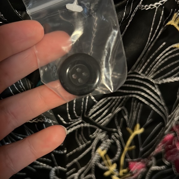 Vintage units floral embroidered button down top - Picture 5 of 7